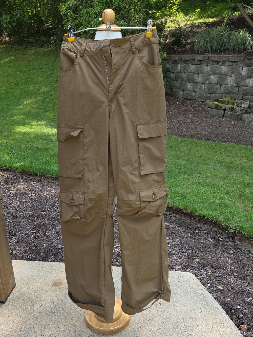 Forever 21 Women's Cargo Pants in Khaki